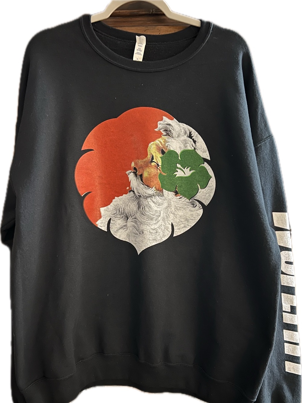 W3FlyH1 Santa Hibiscus Sweater play on Hawaiian Airlines